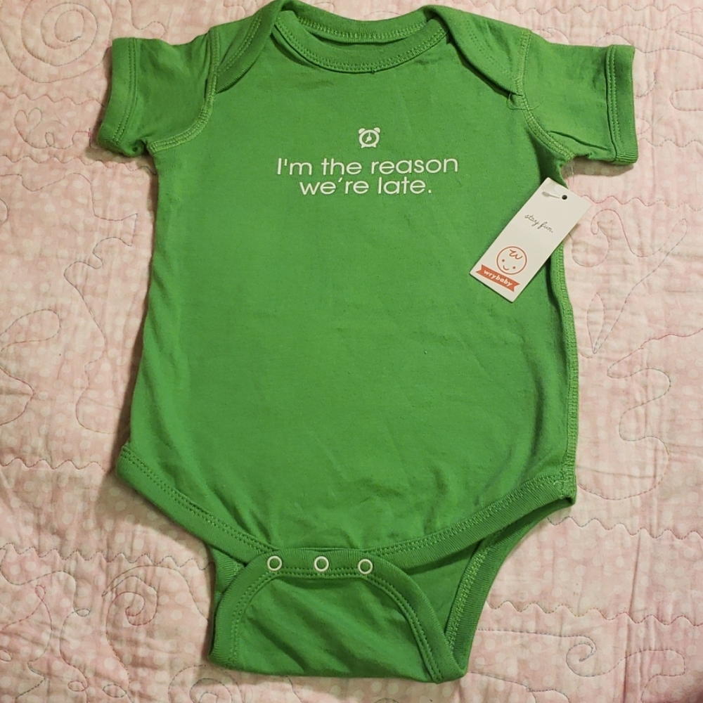 Green "I'm the reason we're late" onesie NWT
